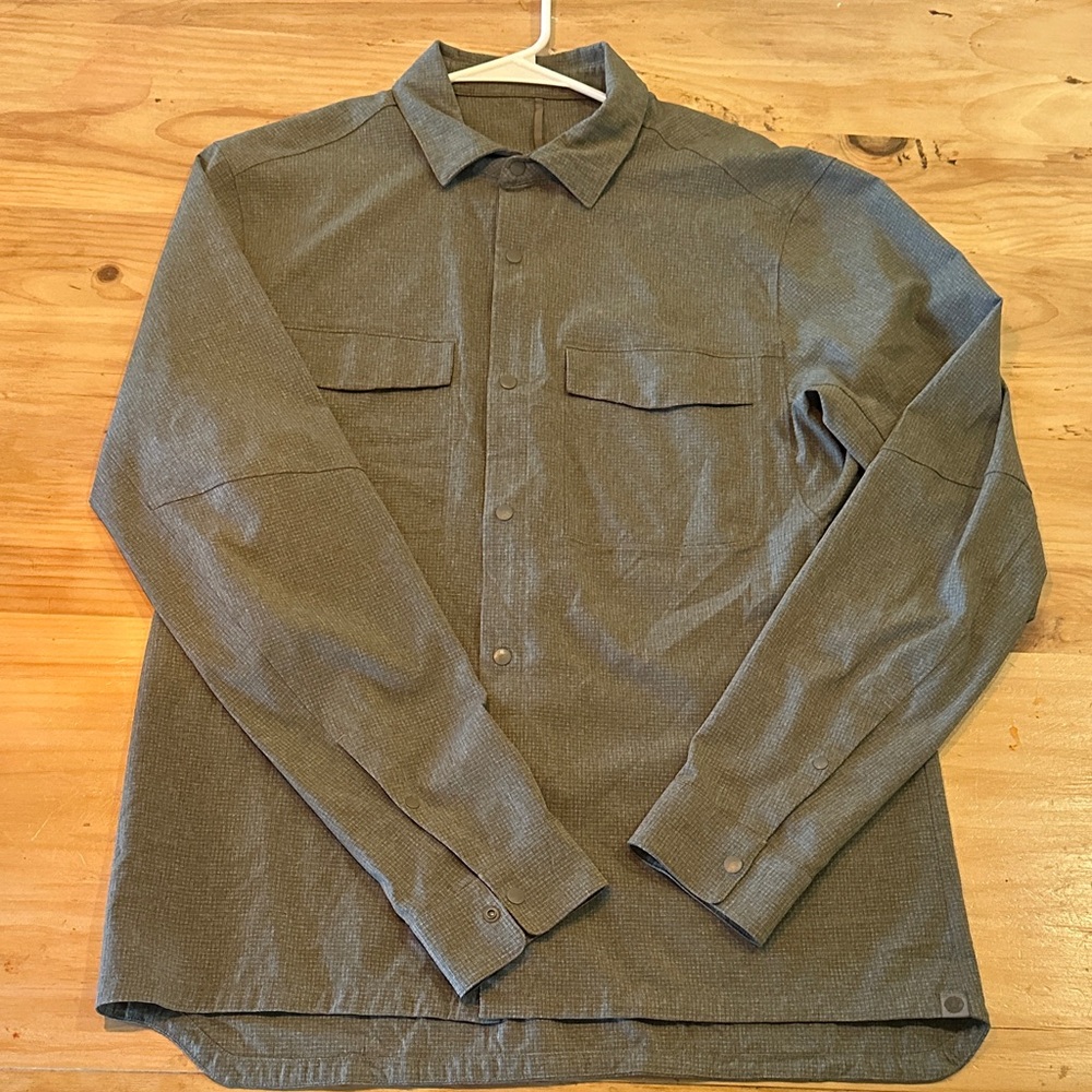 lululemon athletica Medium Men's Gray Button Up Shirt